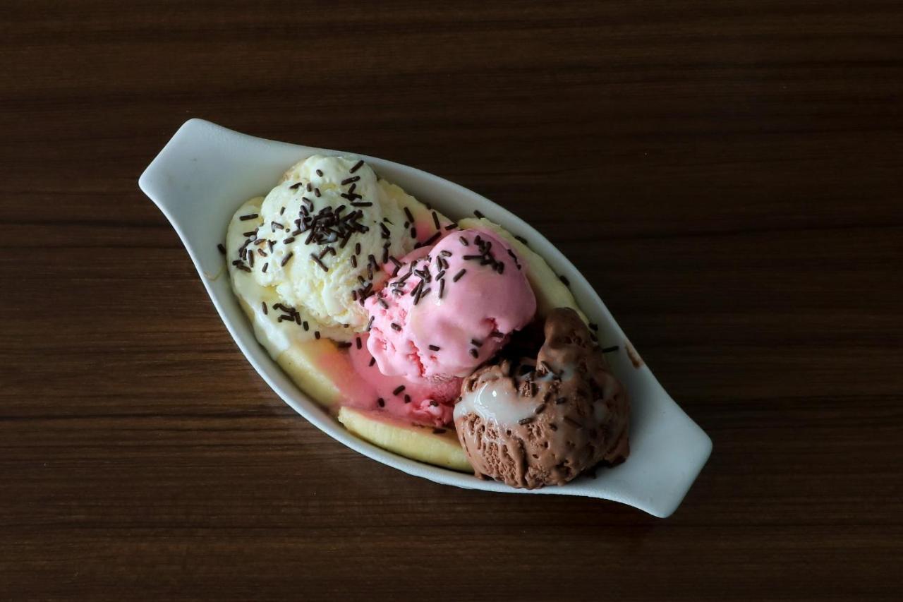 Tab Hotel Surabaya Eksteriør billede